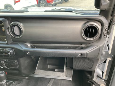 Used 2023 Jeep Gladiator Sport image 29