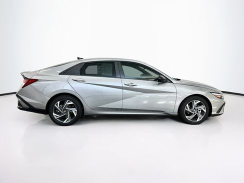 Used 2025 Hyundai Elantra Sport FWD image 10