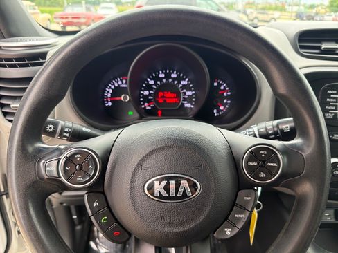 Used 2016 Kia Soul FWD image 14