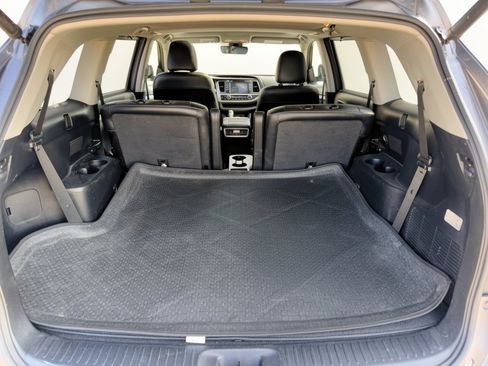 Used 2017 Toyota Highlander XLE FWD image 28