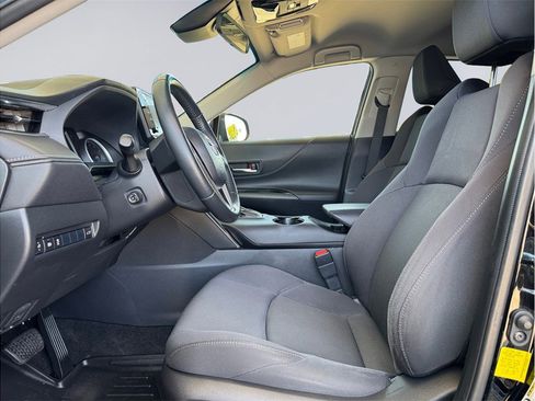 Used 2021 Toyota Venza LE w/ Carpet Mat Package (TMS) AWD/4WD image 9