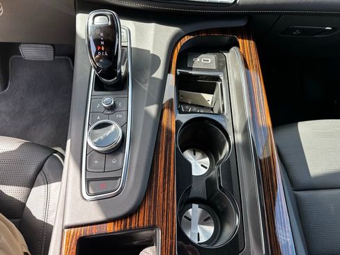 Used 2022 Cadillac Escalade Premium Luxury image 18