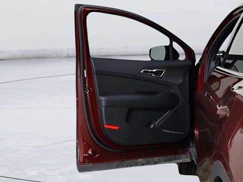 Certified 2025 Kia Sportage X-Line AWD/4WD image 38