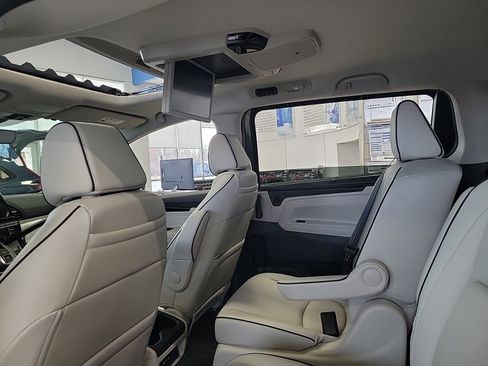 New 2026 Honda Odyssey Touring image 13