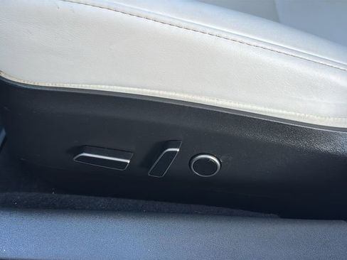 Used 2023 Tesla Model 3 Standard Range image 16