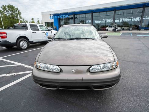 Used 2001 Oldsmobile Alero GLS FWD image 2
