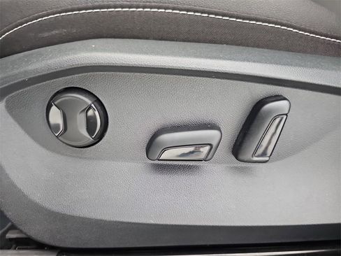 Used 2024 Volkswagen Taos SE image 38