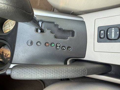 Used 2007 Toyota RAV4 4WD w/ 3rd Row image 29