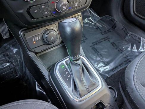 Used 2023 Jeep Renegade Latitude image 12