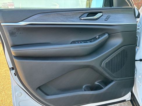 New 2025 Jeep Grand Cherokee Limited w/ Luxury Tech Group II image 11