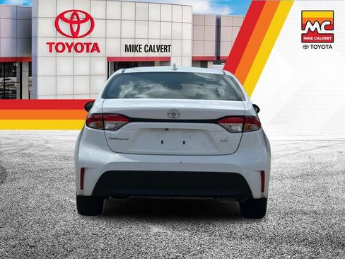 Used 2024 Toyota Corolla LE FWD image 4