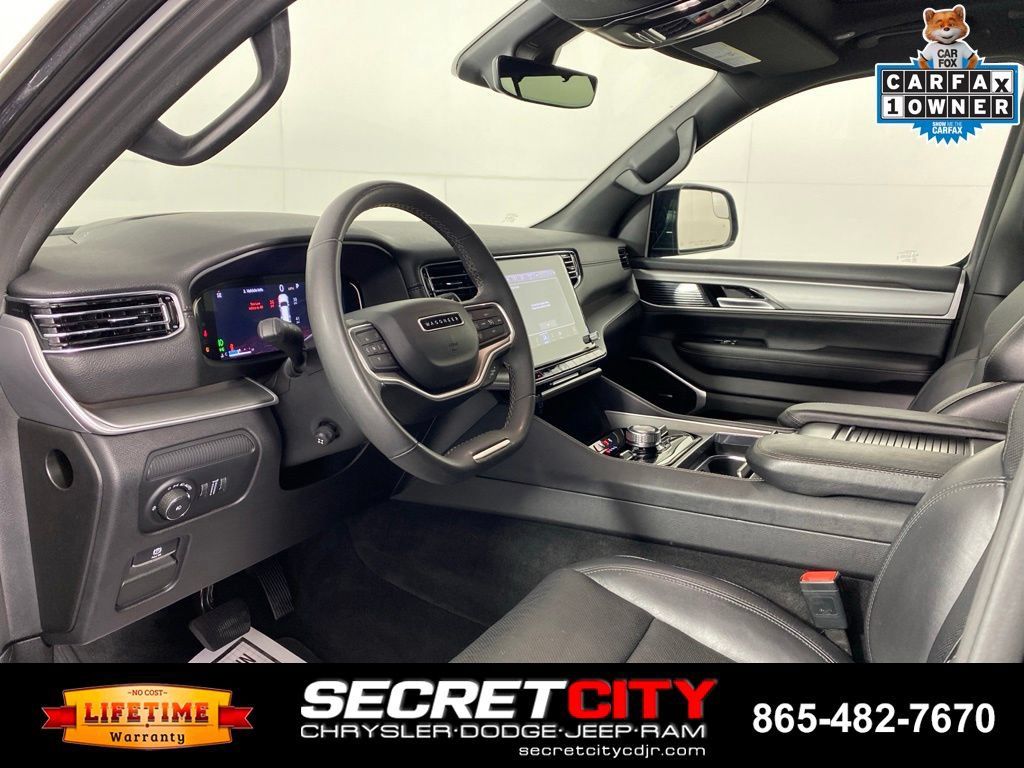 Used 2025 Jeep Wagoneer Series II w/ Convenience Group I AWD/4WD image 11