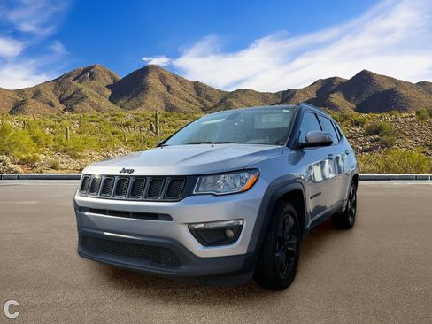 Used 2018 Jeep Compass Latitude w/ Popular Equipment Group FWD image 2