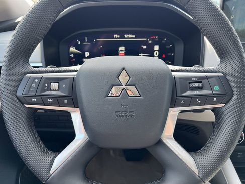 New 2025 Mitsubishi Outlander SE image 22