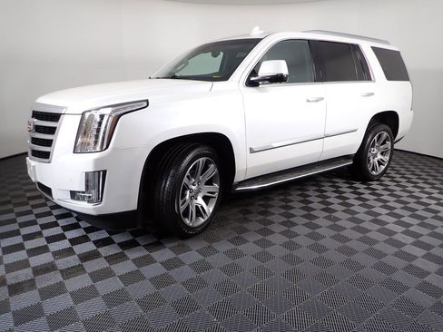 Used 2016 Cadillac Escalade Luxury image 14