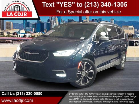 Used 2022 Chrysler Pacifica Pinnacle image 1