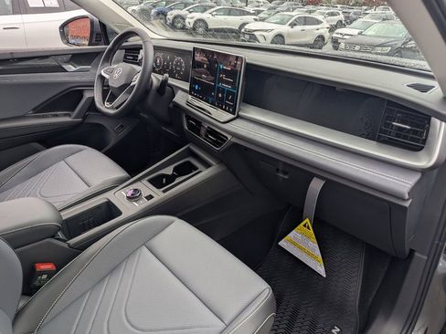 New 2026 Volkswagen Tiguan SE image 35