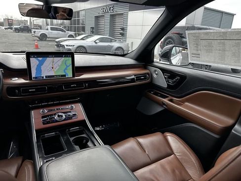 Certified 2023 Lincoln Aviator Reserve w/ Equipment Group 201A image 17