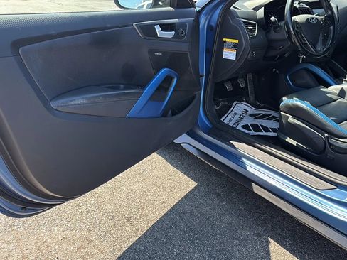 Used 2016 Hyundai Veloster Rally Edition FWD image 9