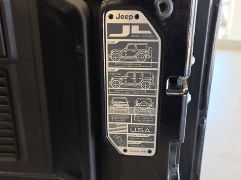 Used 2023 Jeep Wrangler Unlimited Sahara AWD/4WD image 29