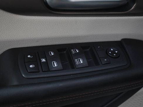 Used 2019 Chrysler Pacifica Touring-L w/ Advanced Safetytec Group FWD image 21