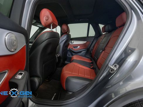 Used 2021 Mercedes-Benz GLC 300 4MATIC image 31