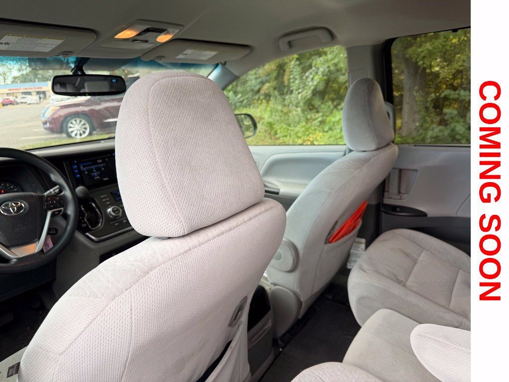 Used 2016 Toyota Sienna LE FWD image 11