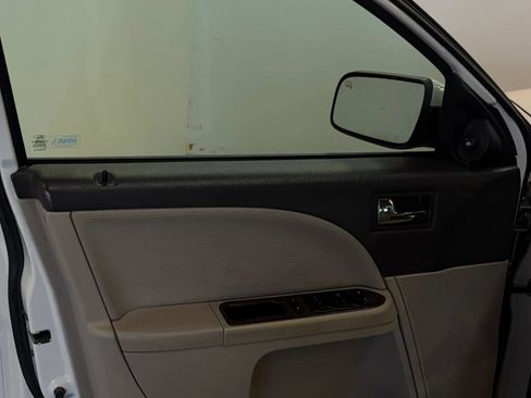 Used 2009 Ford Taurus SEL image 12