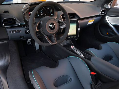 Used 2024 McLaren Artura RWD image 8