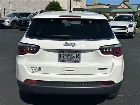 Used 2018 Jeep Compass Latitude w/ Popular Equipment Group AWD/4WD image 4
