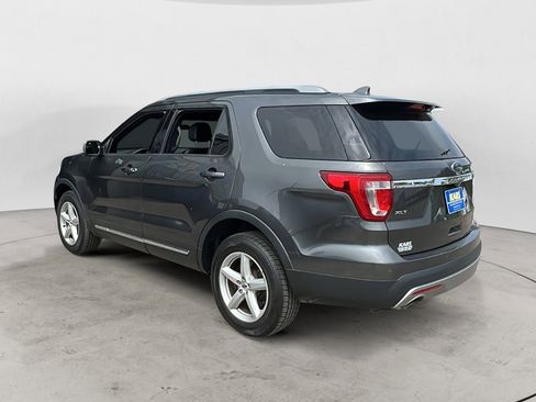 Used 2016 Ford Explorer XLT w/ Equipment Group 202A AWD/4WD image 4