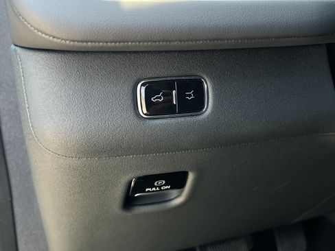 Used 2025 Lincoln Navigator Reserve AWD/4WD image 11