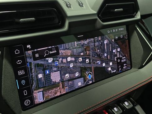 Used 2025 Lamborghini Urus SE AWD/4WD image 17