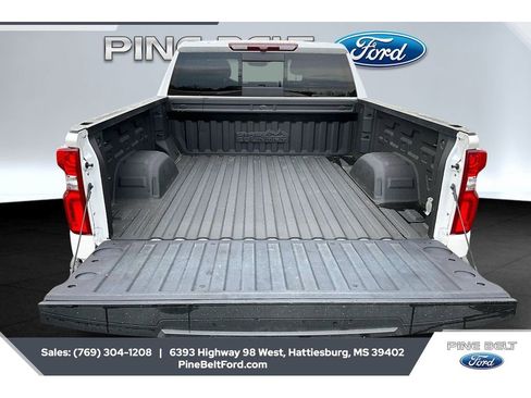Used 2024 Chevrolet Silverado 1500 High Country AWD/4WD image 11