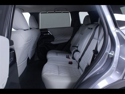 Used 2023 Mitsubishi Outlander SEL image 30