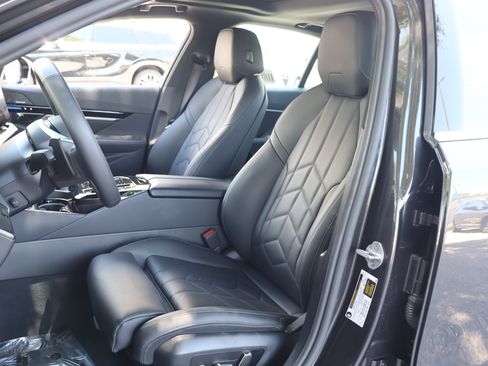 Used 2025 BMW 530i RWD image 2