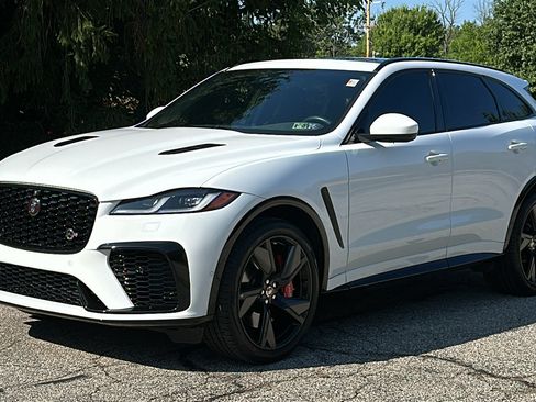 Used 2023 Jaguar F-PACE SVR AWD/4WD image 2