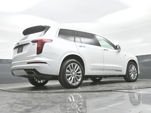 Certified 2023 Cadillac XT6 Premium Luxury AWD/4WD image 32