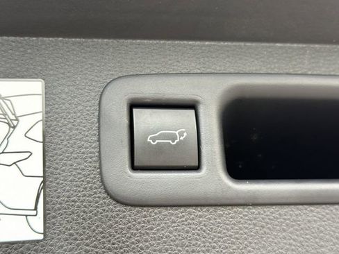Used 2022 Toyota Highlander Limited AWD/4WD image 19