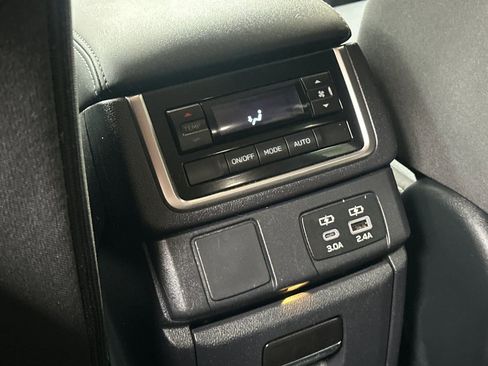 Used 2025 Subaru Ascent Premium AWD/4WD image 17