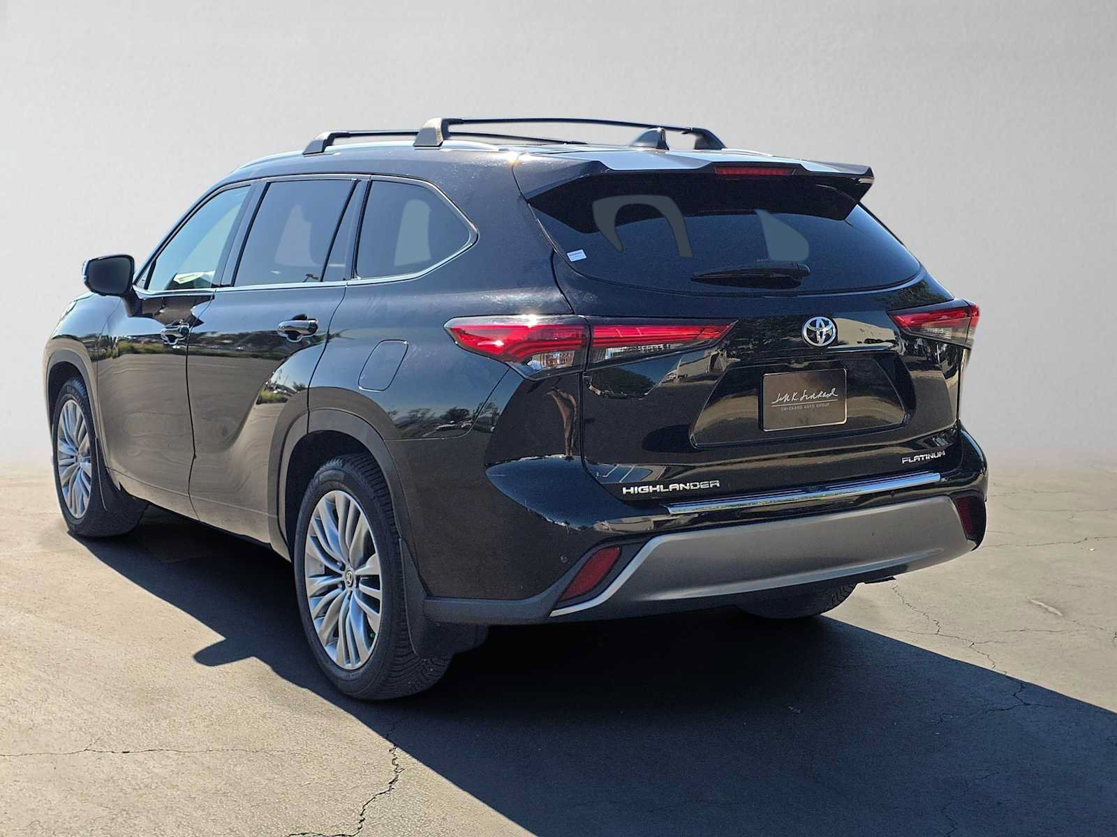 Used 2023 Toyota Highlander Platinum FWD image 5