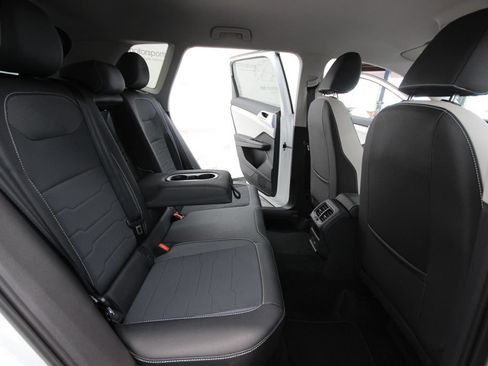 Used 2025 Volkswagen Taos SE AWD/4WD image 26