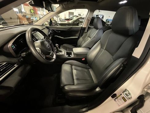 Used 2023 Subaru Outback Touring AWD/4WD image 4