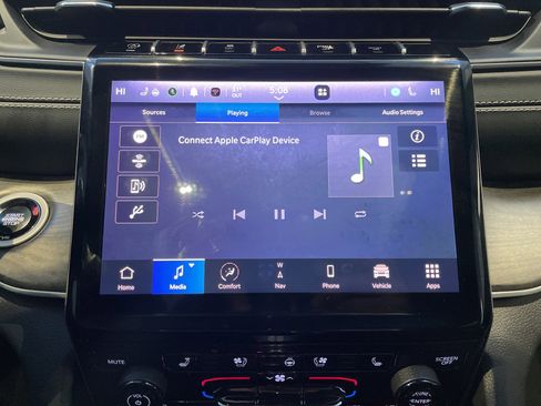 Used 2025 Jeep Grand Cherokee Limited w/ Luxury Tech Group II image 25