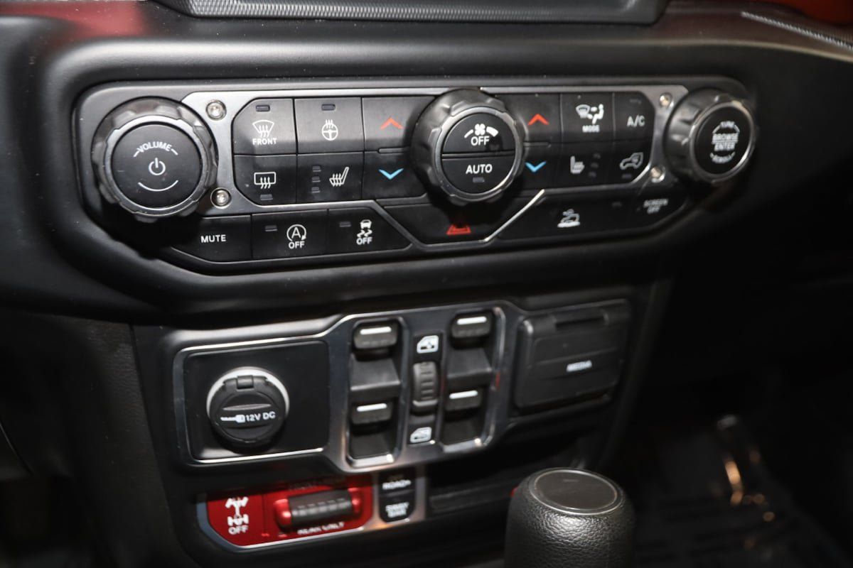 Used 2022 Jeep Gladiator Rubicon w/ Cold Weather Group AWD/4WD image 26