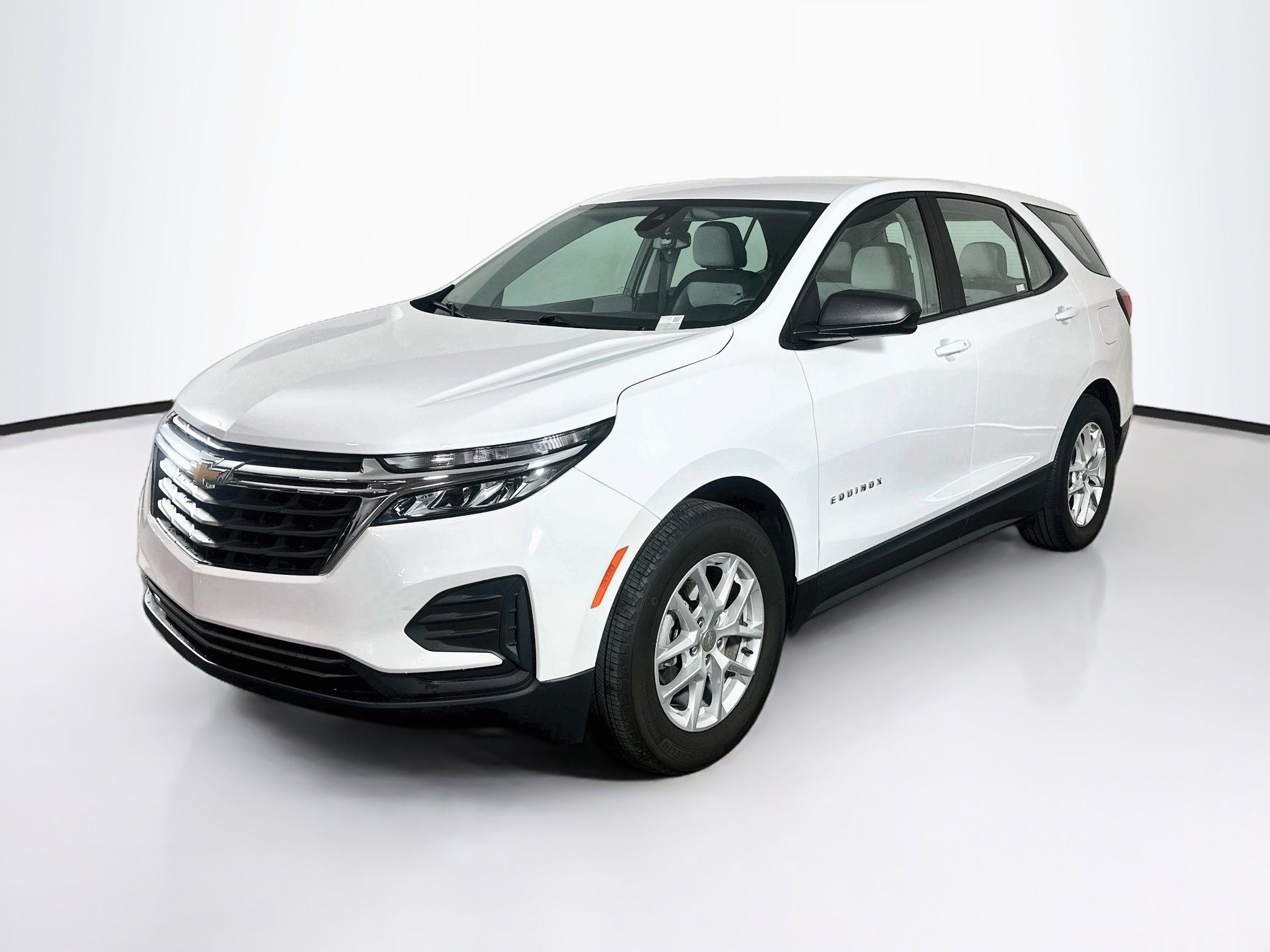 Used 2024 Chevrolet Equinox LS FWD image 3