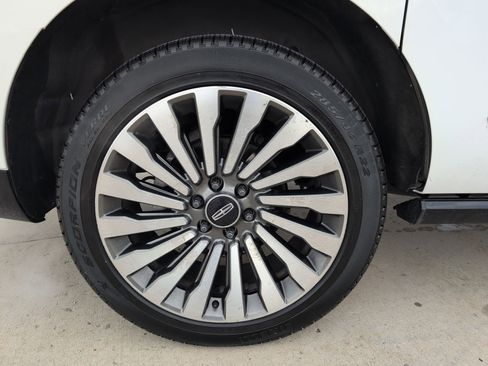 Used 2022 Lincoln Navigator L Reserve image 13