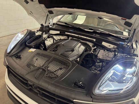 Used 2023 Porsche Macan Turbo AWD/4WD image 22