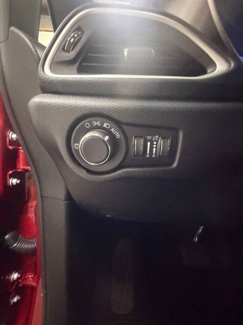 New 2027 Chrysler Pacifica Select AWD/4WD image 21
