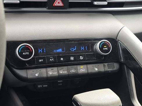 Used 2023 Hyundai Elantra Blue image 18